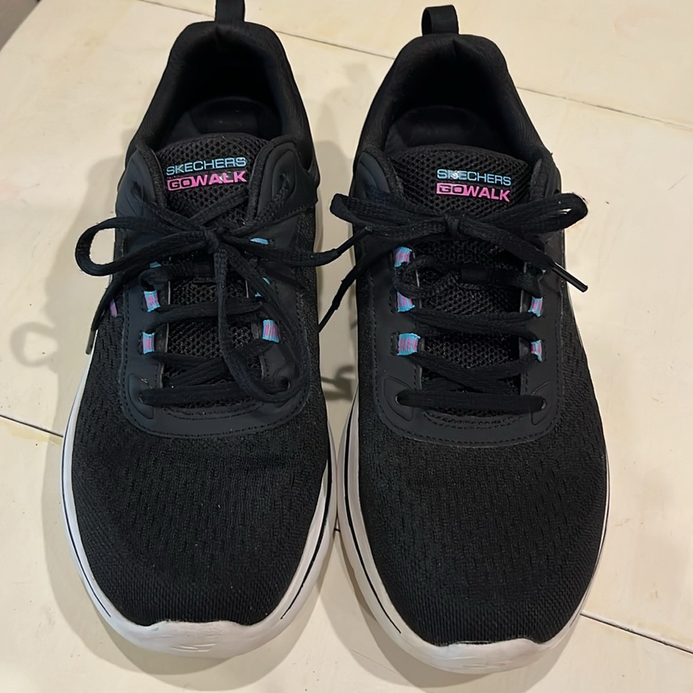 Skechers Go Walk ArchFit Sneakers size 9.5 women’s - Picture 2 of 11